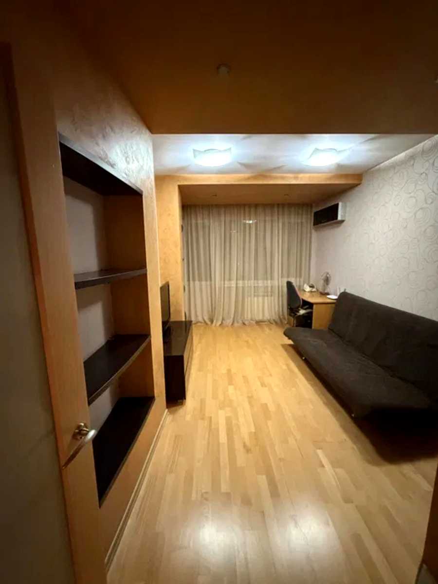 1866962537441300