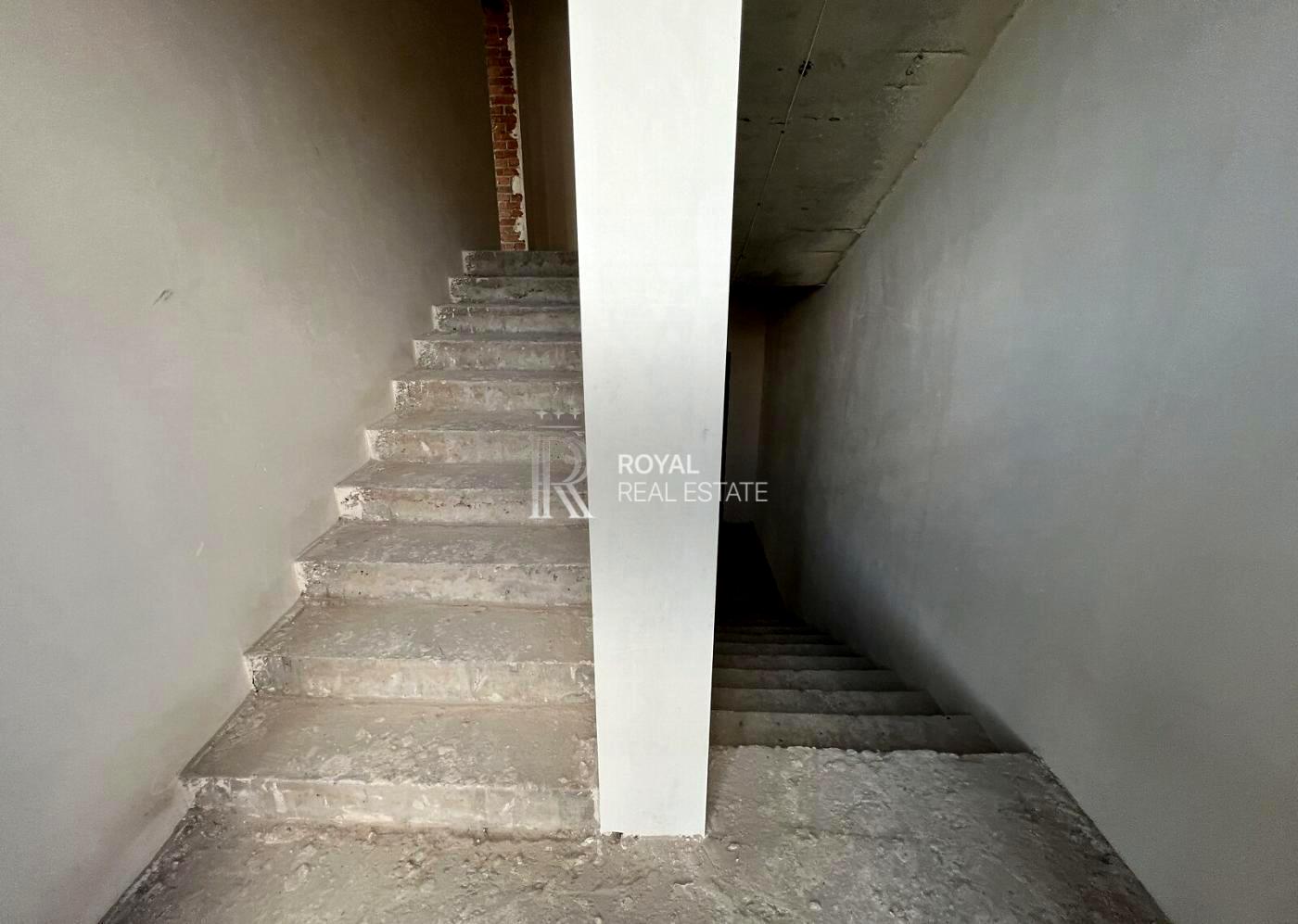 1866963375780710