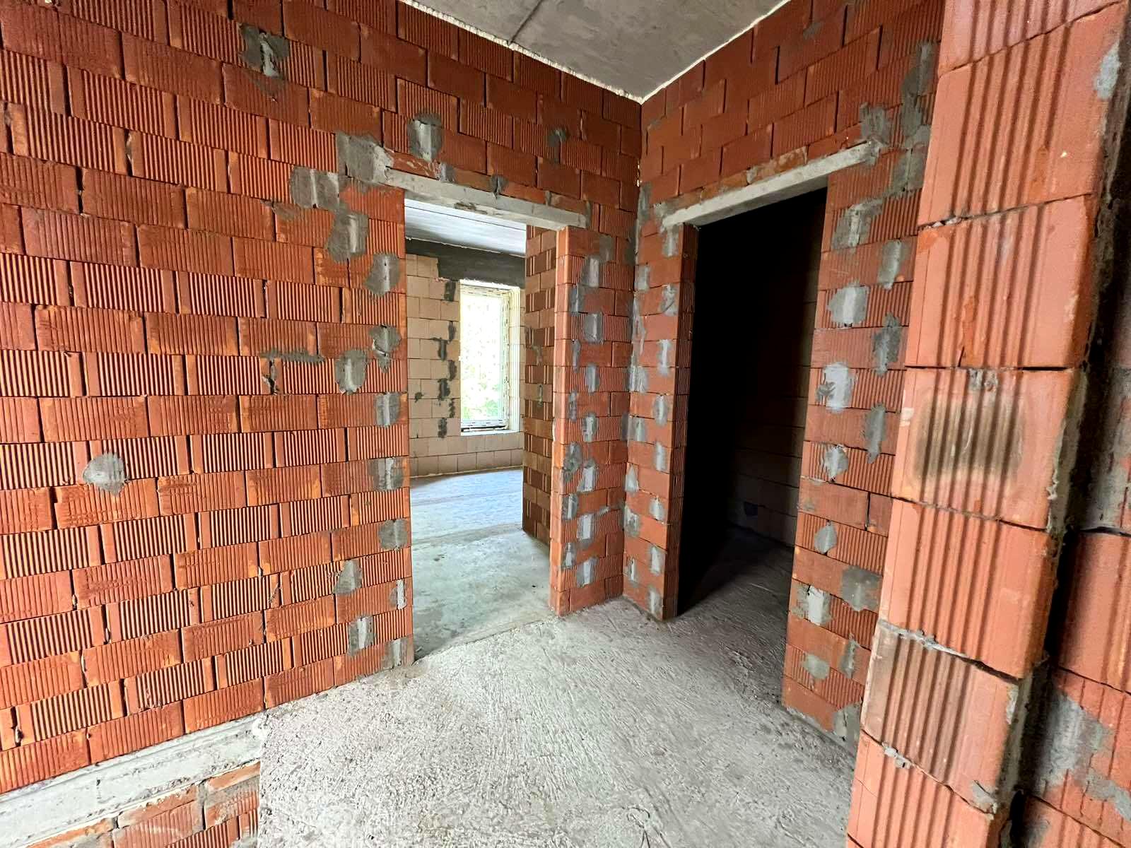 1866963802015869