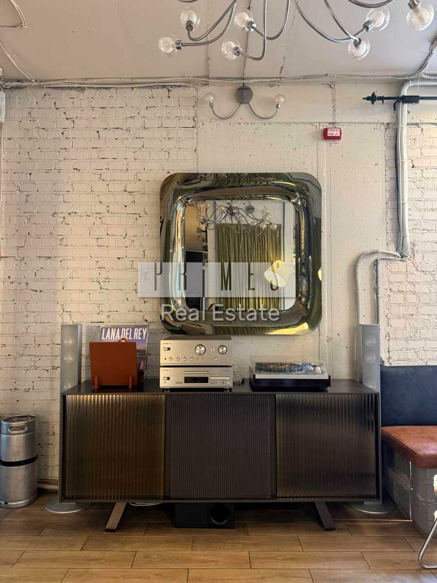 1866963876065053