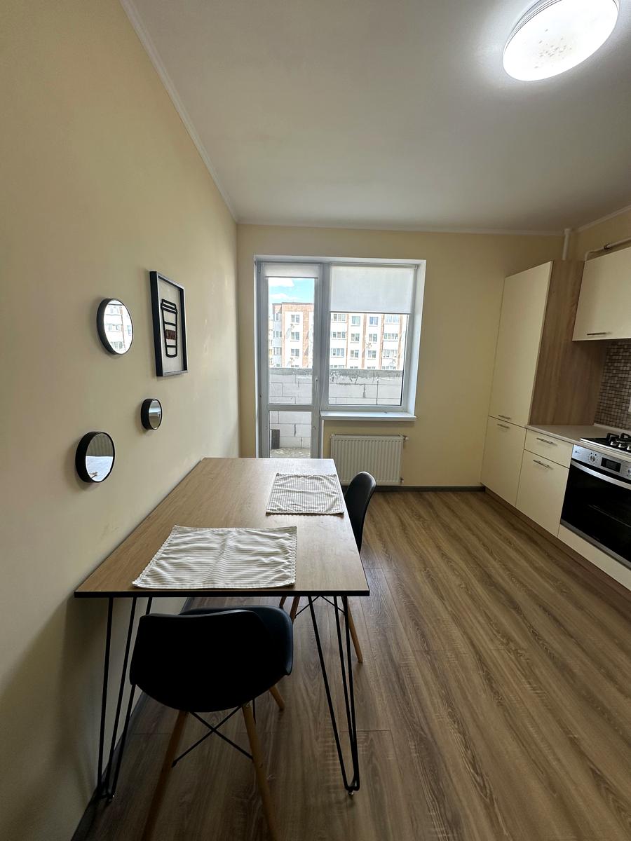 1866966645881425
