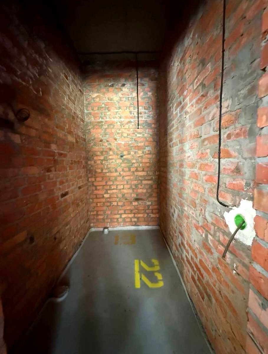 1866966868563671
