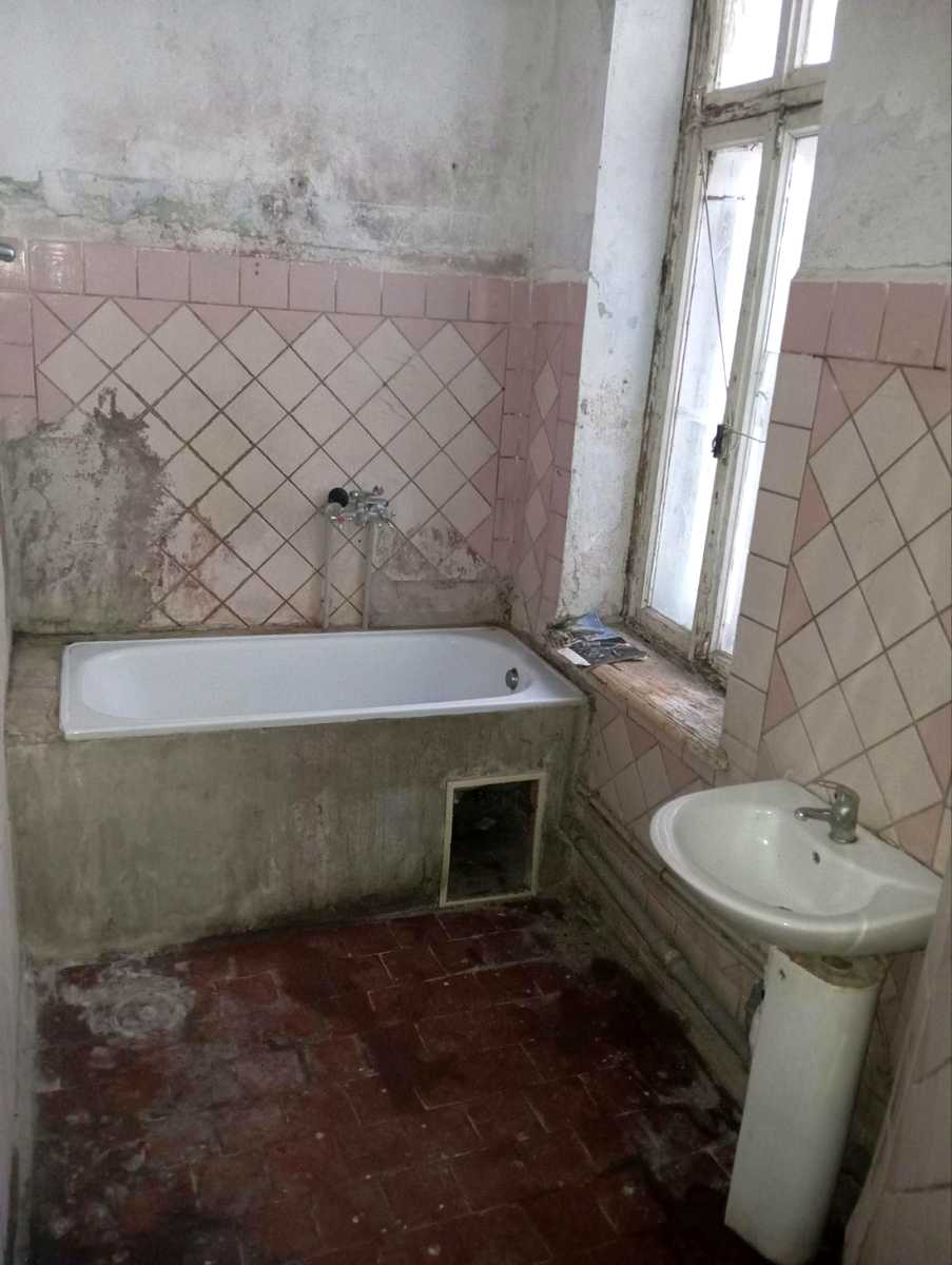 1866968787151586
