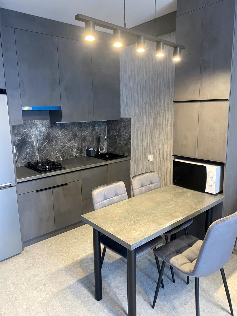 1866971973151120