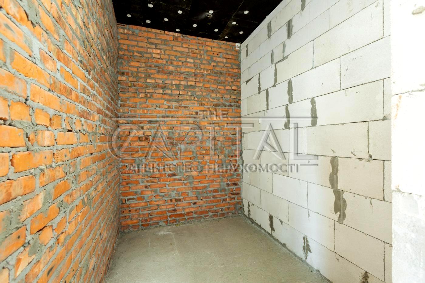 1866985075663128