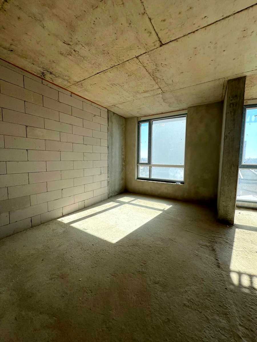 1866985752066878