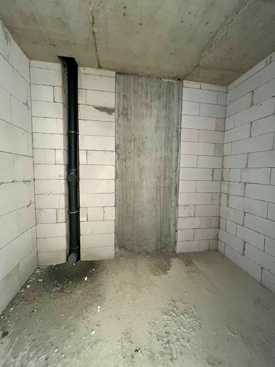 1866985752657193