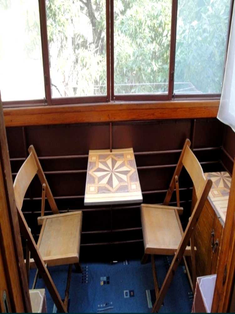 1866989073884205