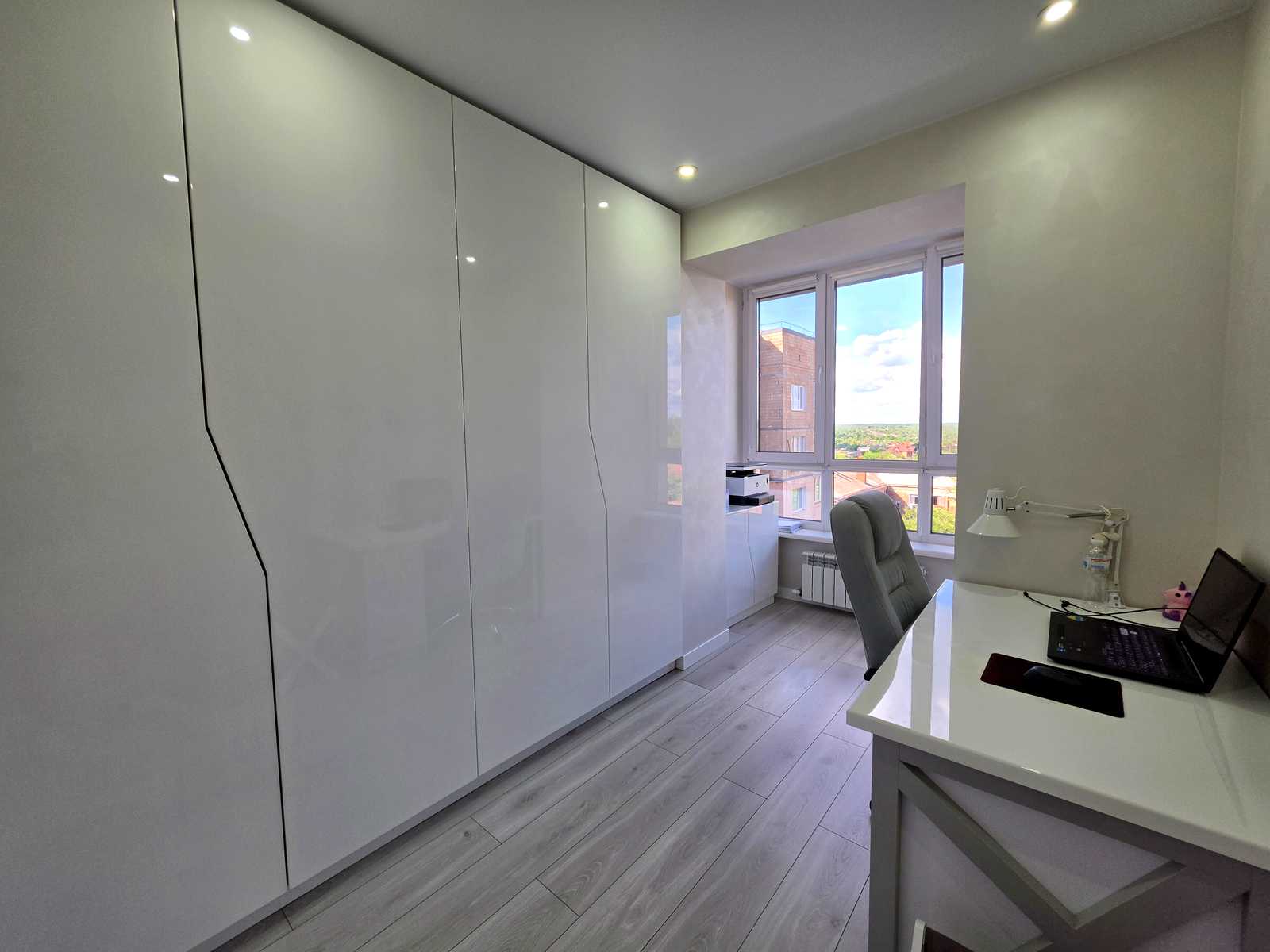 1866992255568493