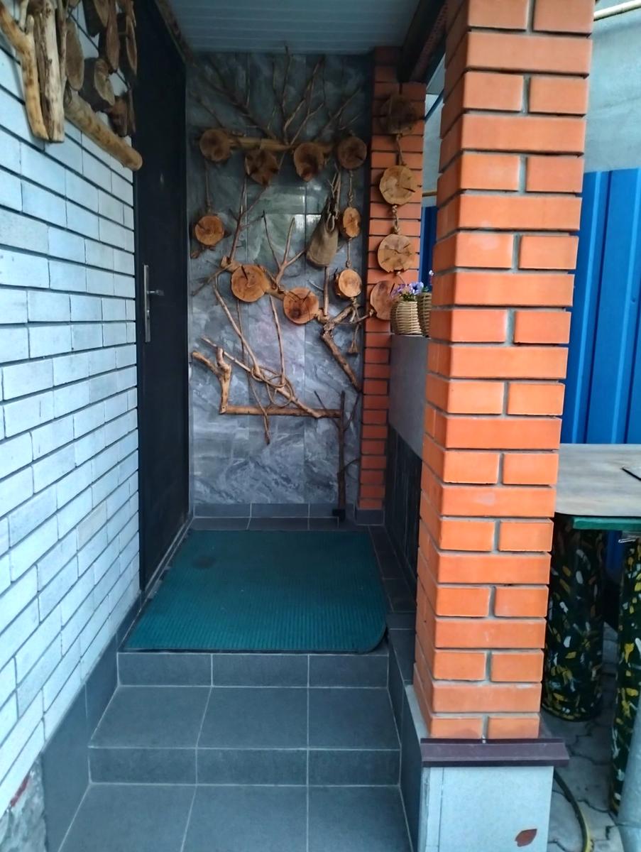 1867054673426393