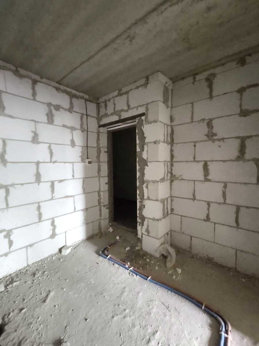 1867061845355331