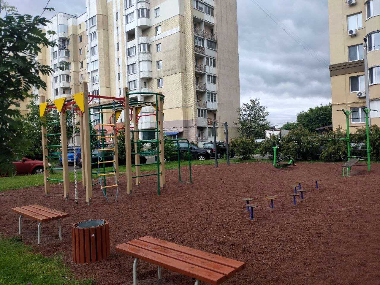 1867061845667904