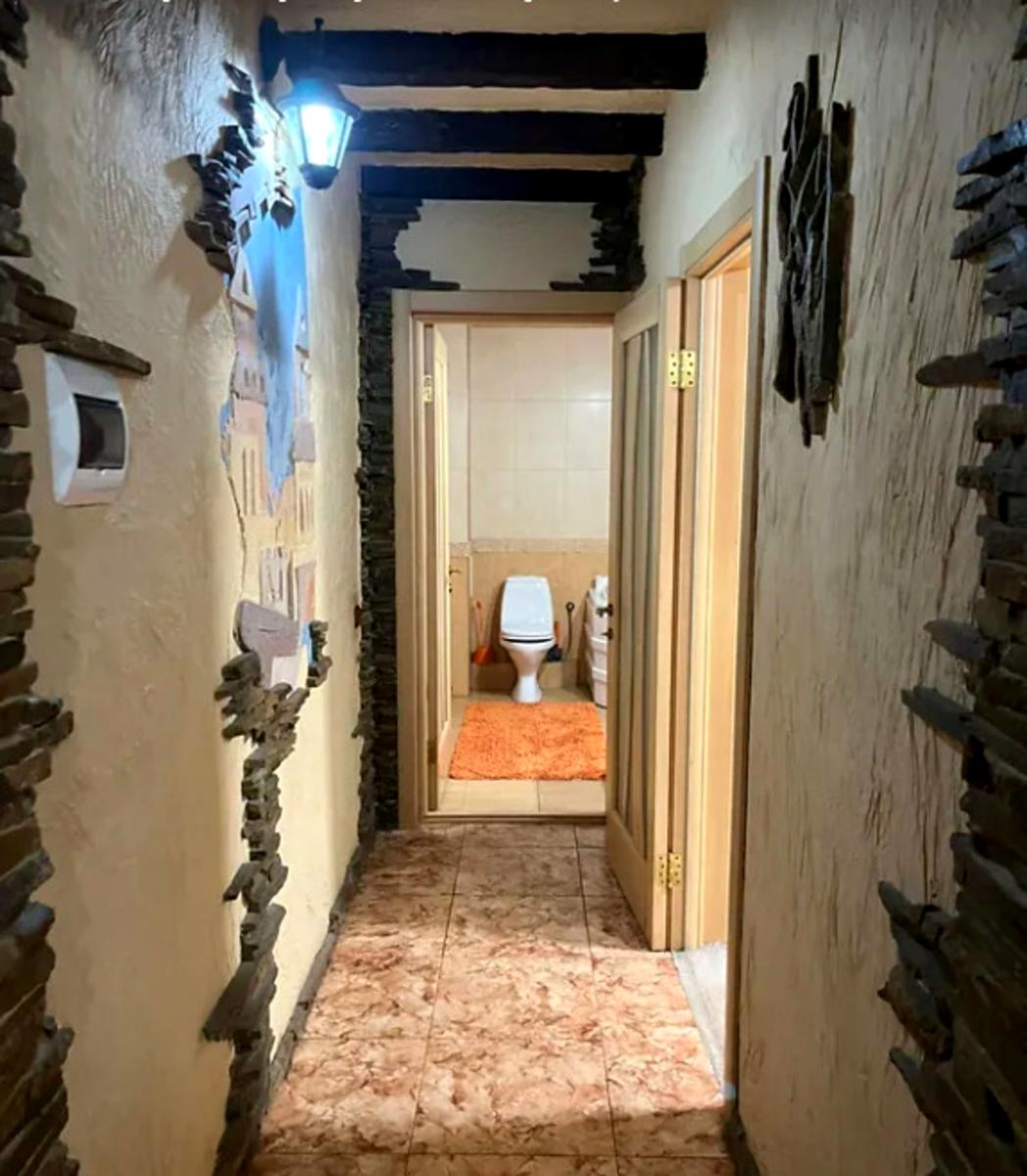 1867061975048734