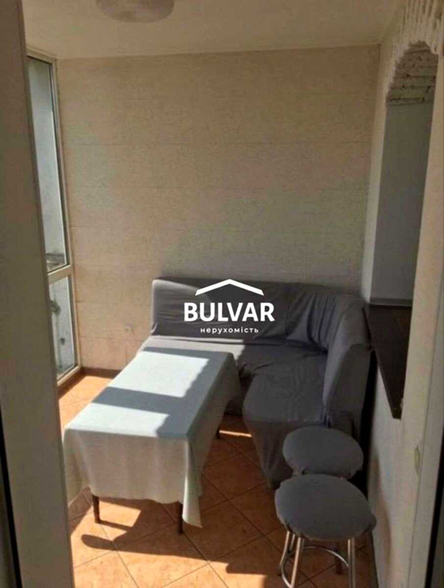 1867065285677641