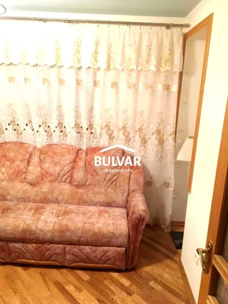 1867065285718618
