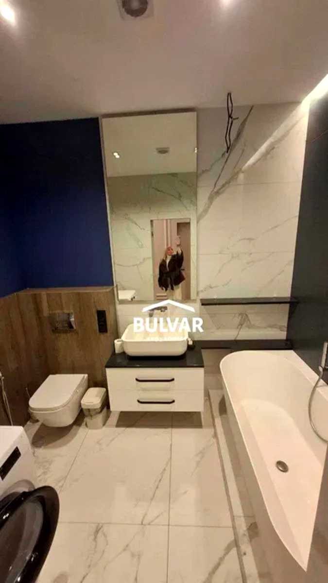 1867065746292881