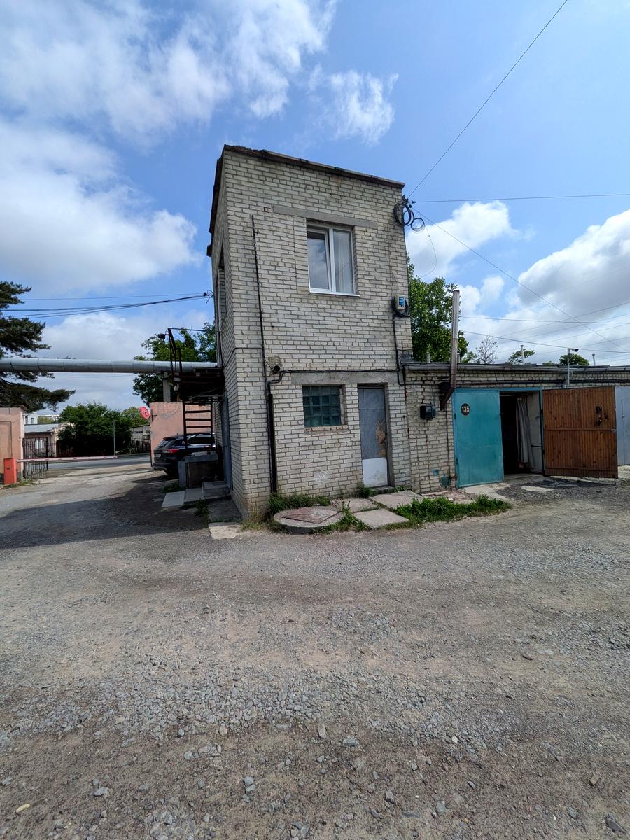 1867066330328066