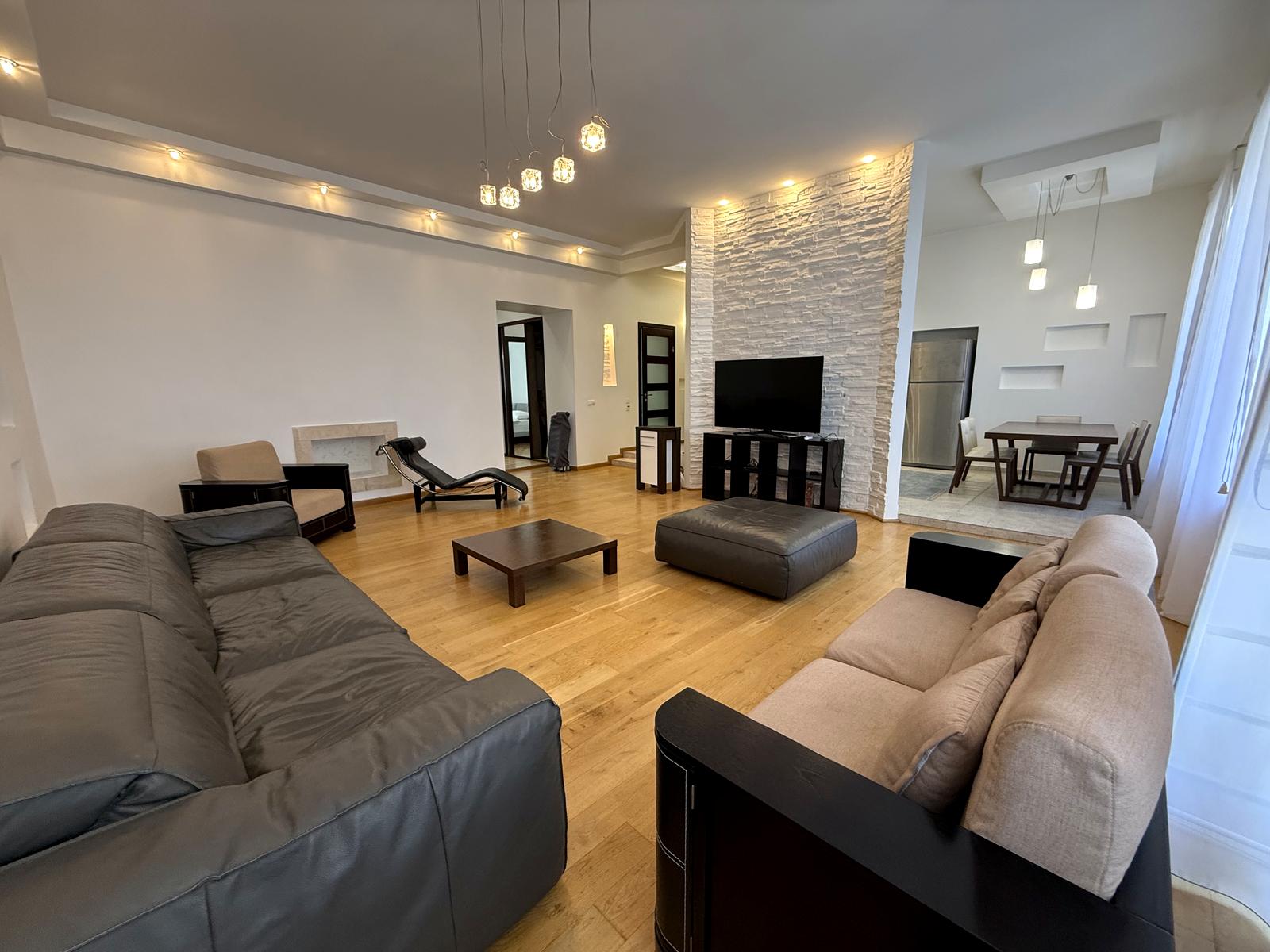 1867066605208302