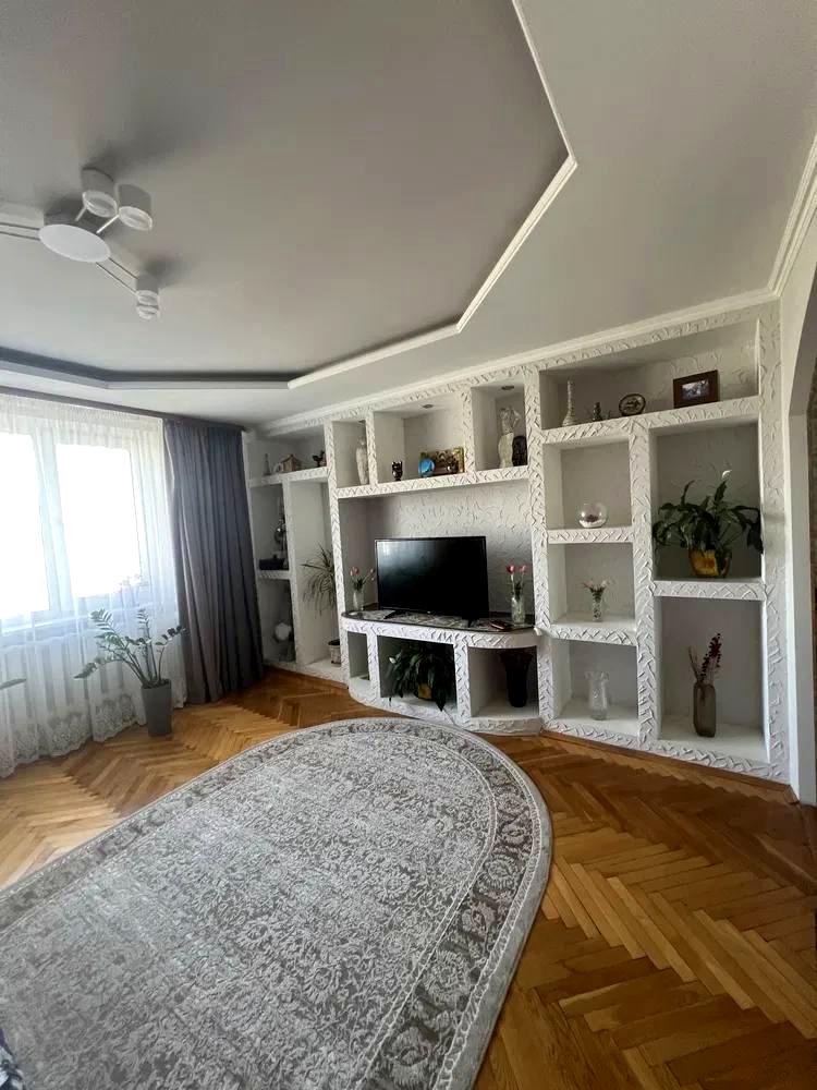 1867068849135680