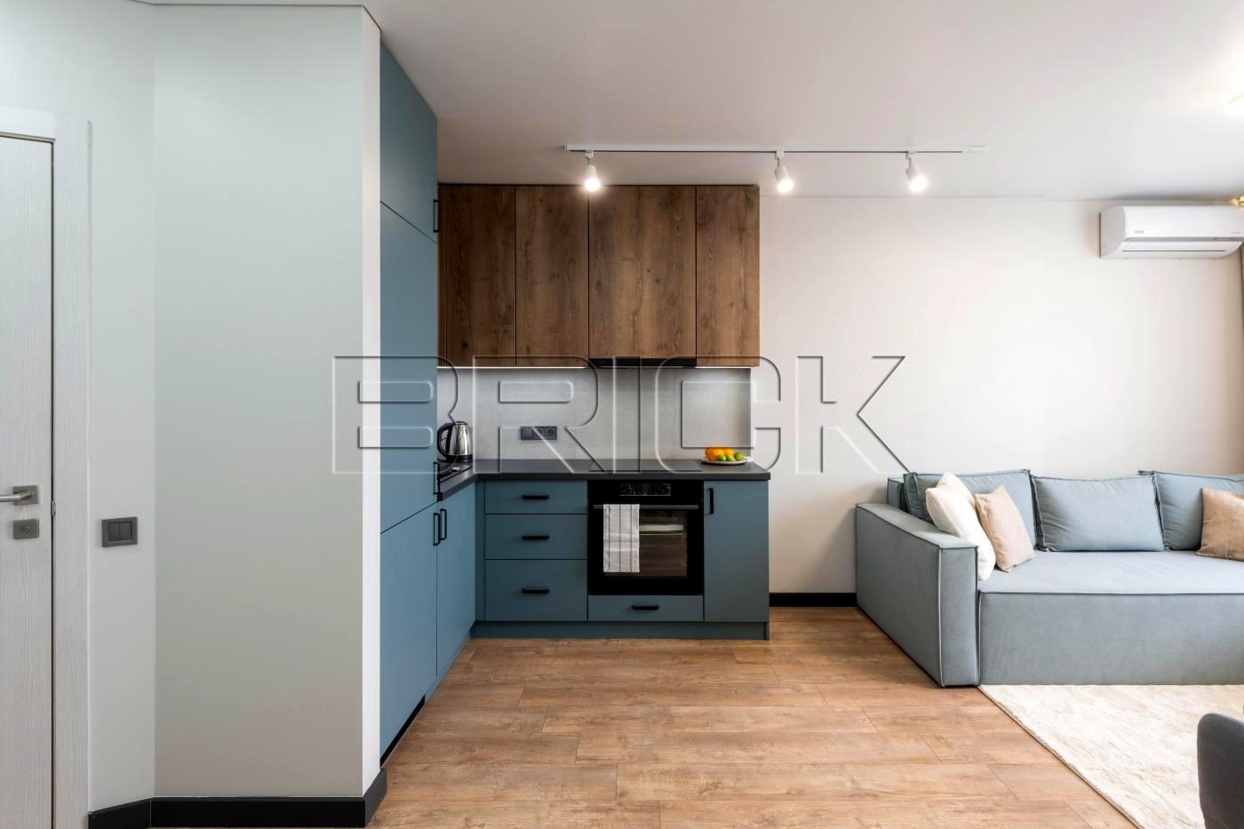 1867070040970015