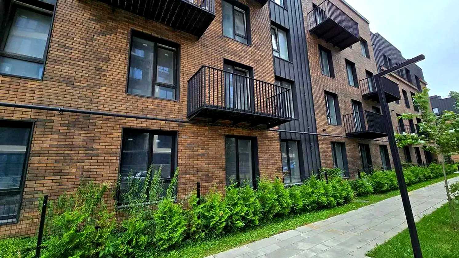 1867072855278560
