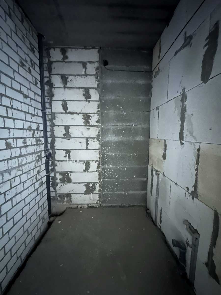 1867073355963264