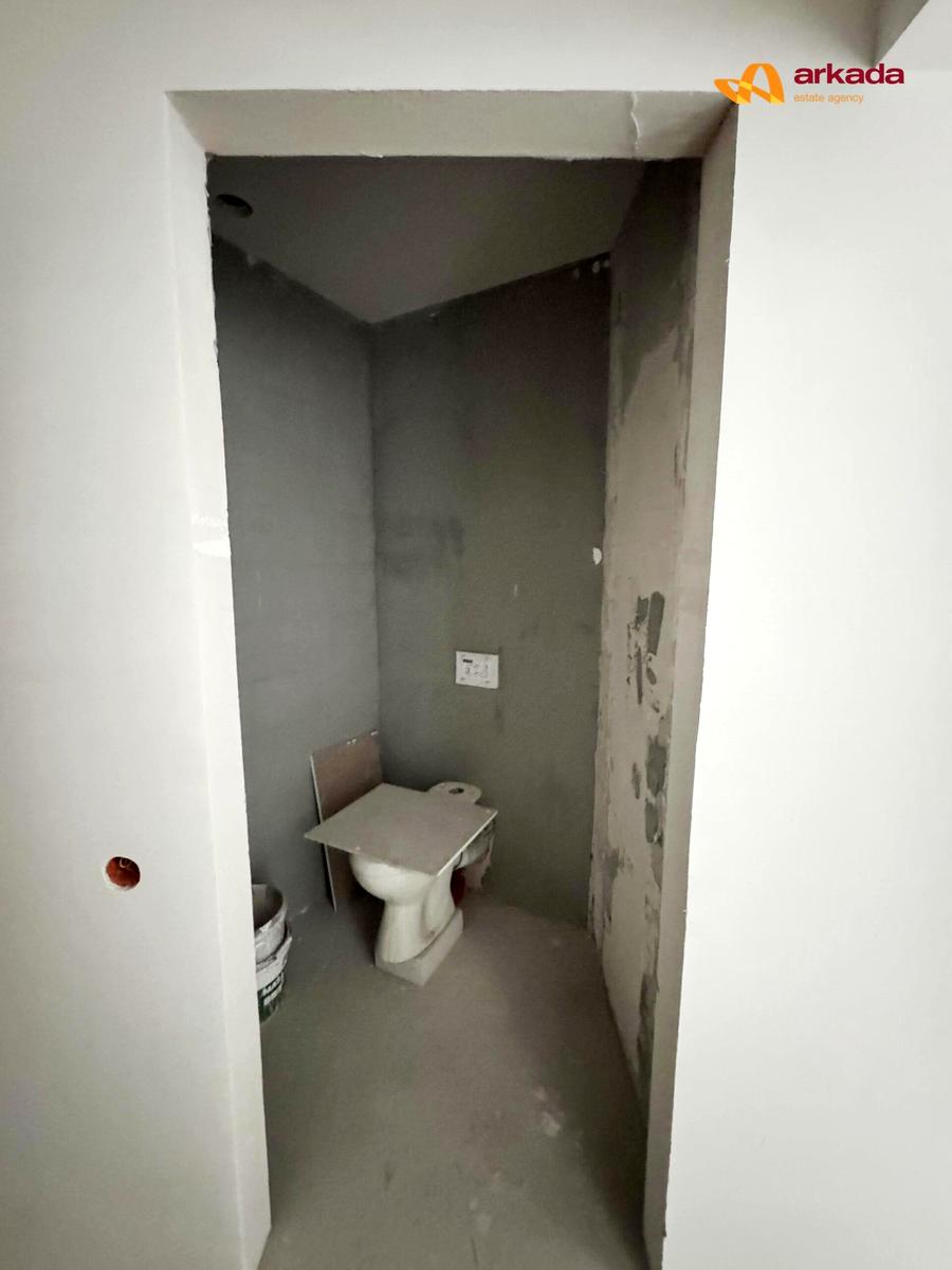 1867073576328005