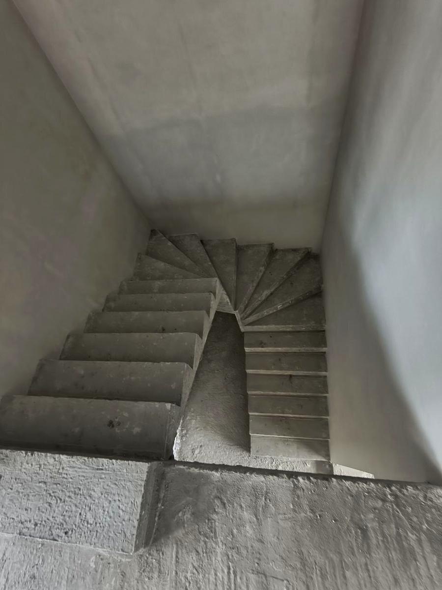 1867078241373153