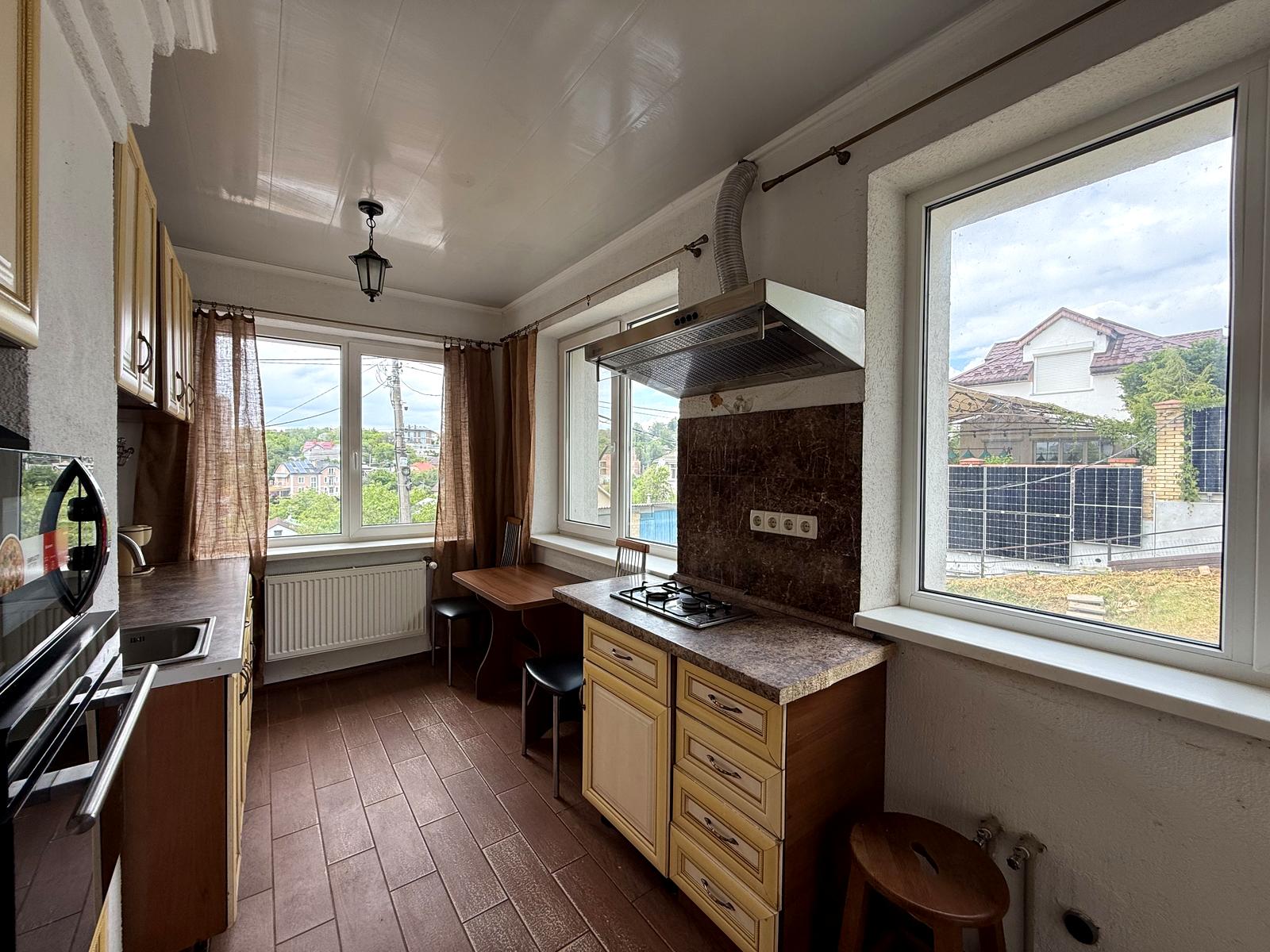 1867078772914998