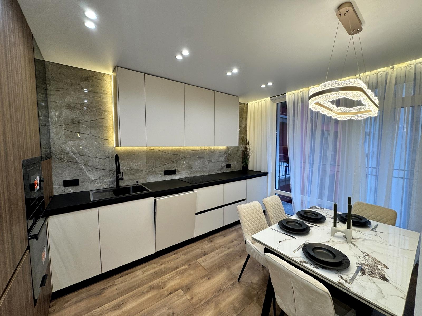 1867082407556027