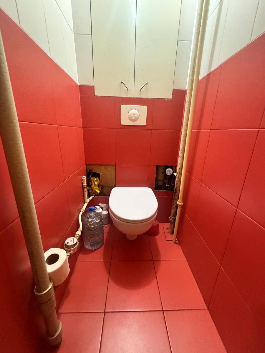 1867084576395215