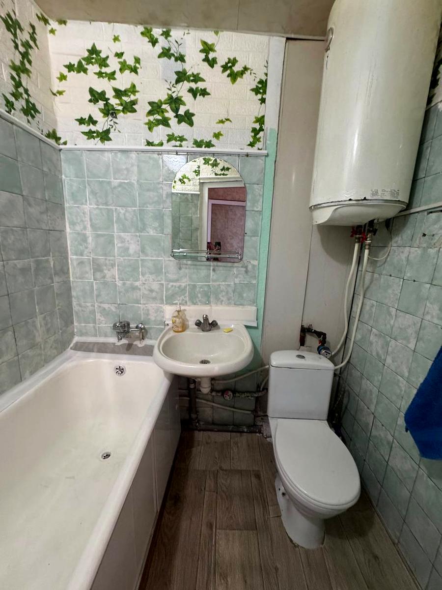 1867086681156664