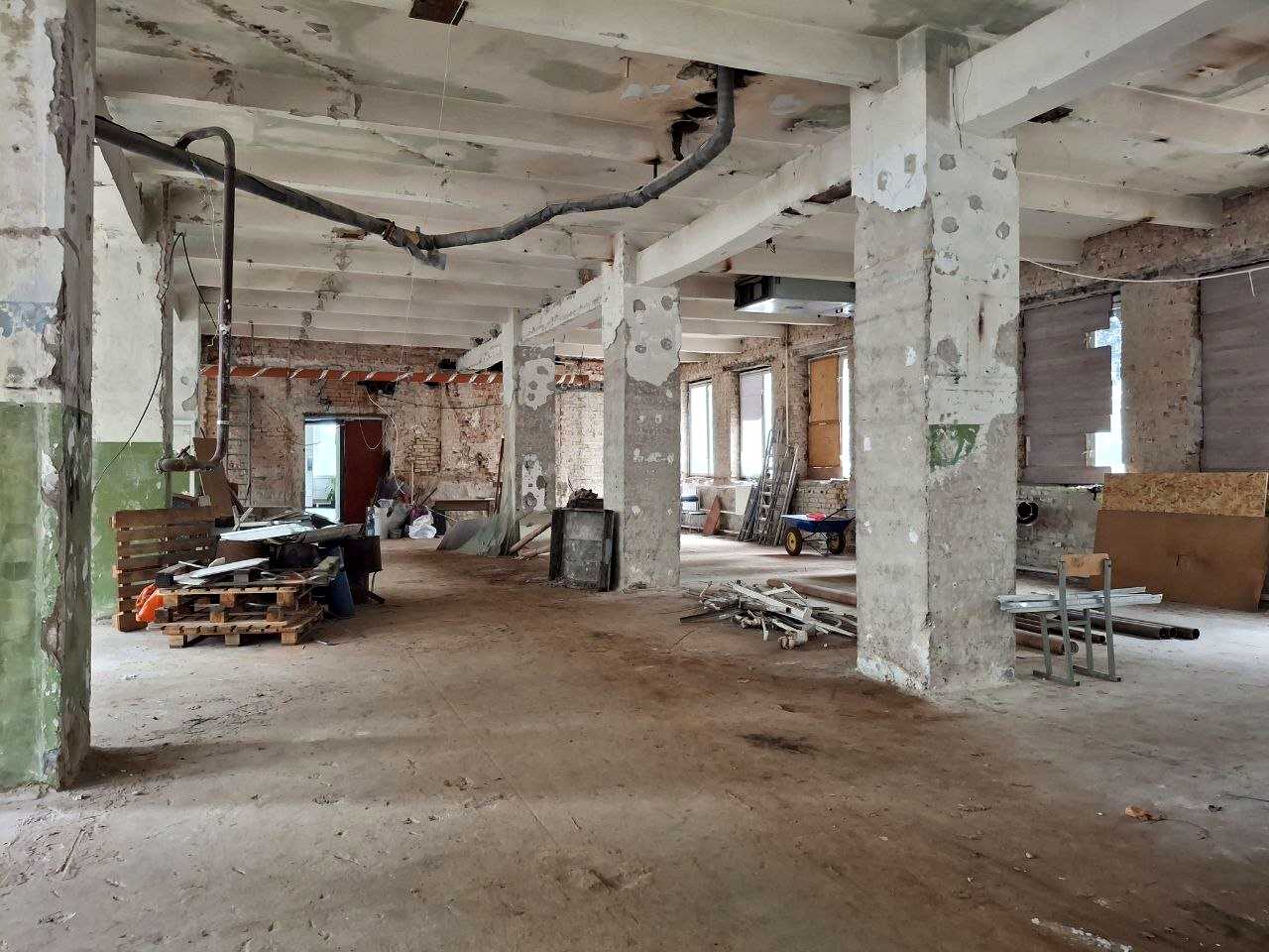 1867098526893678