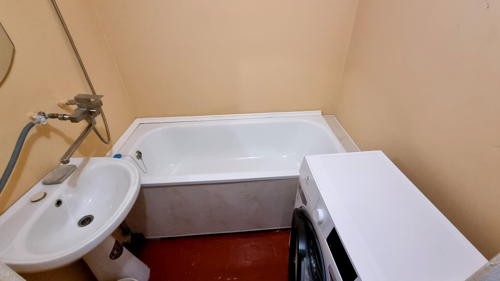 1867133715024444