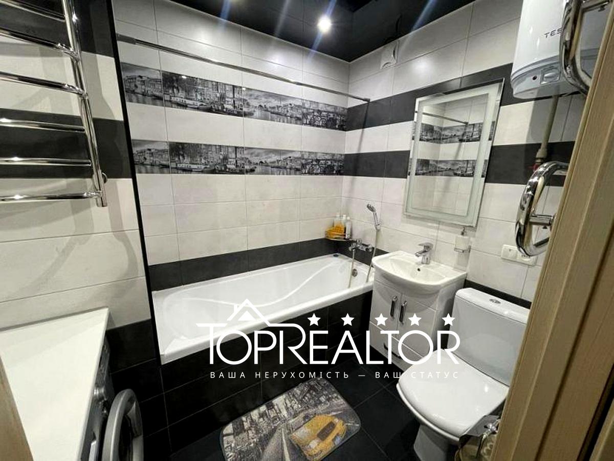 1867147733536028