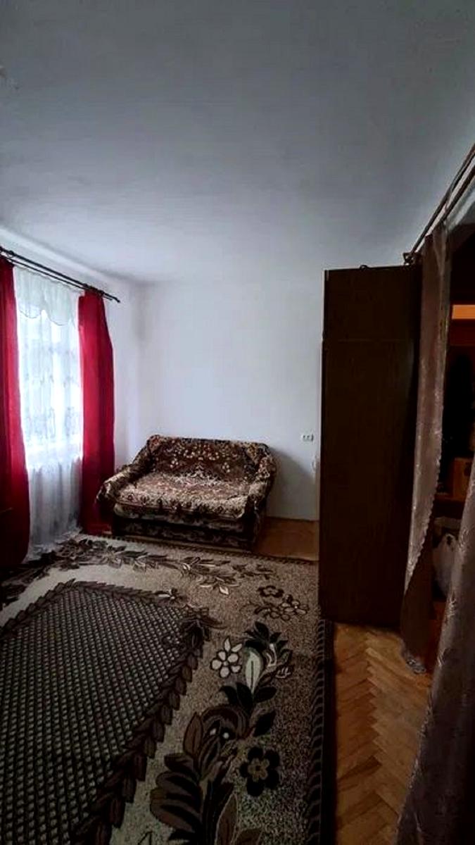 1867153849938911