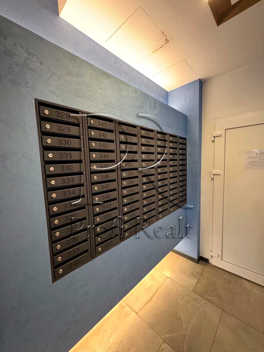1867165258630916
