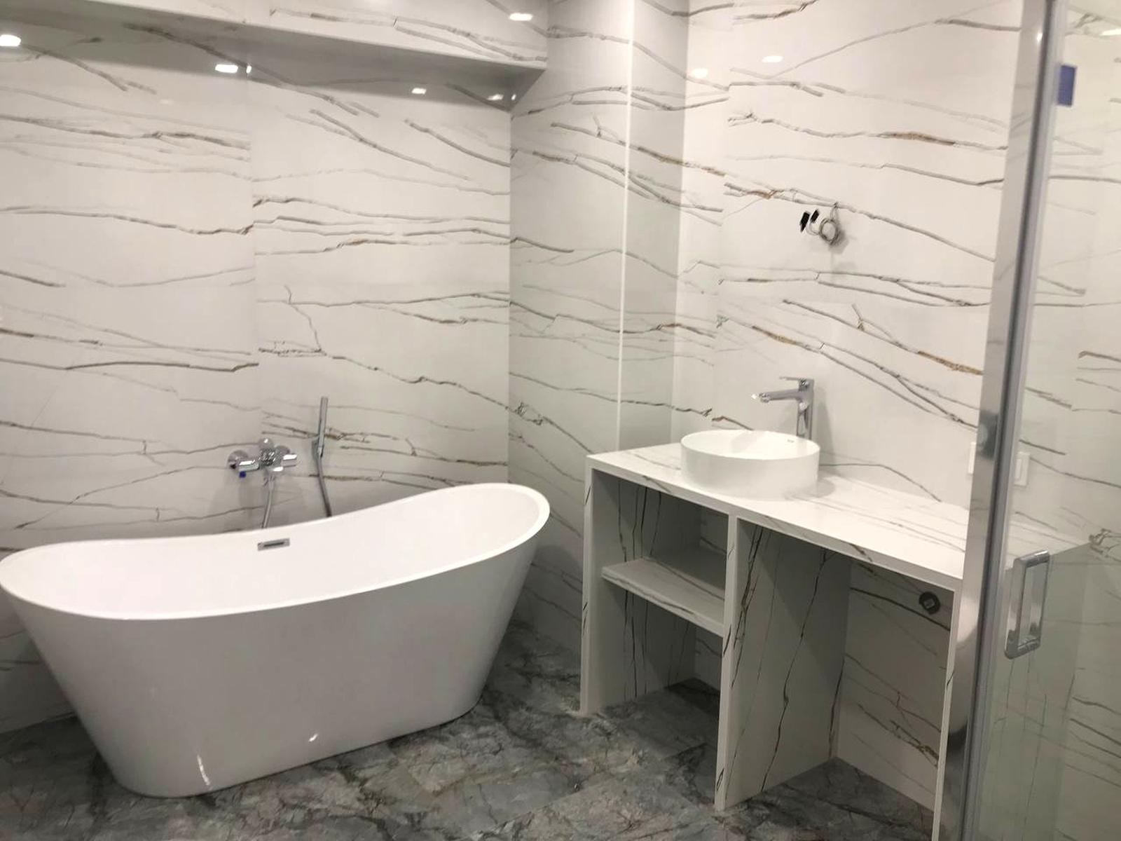 1867170976916963