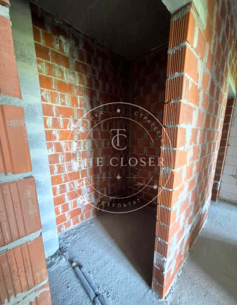 1867189671882338