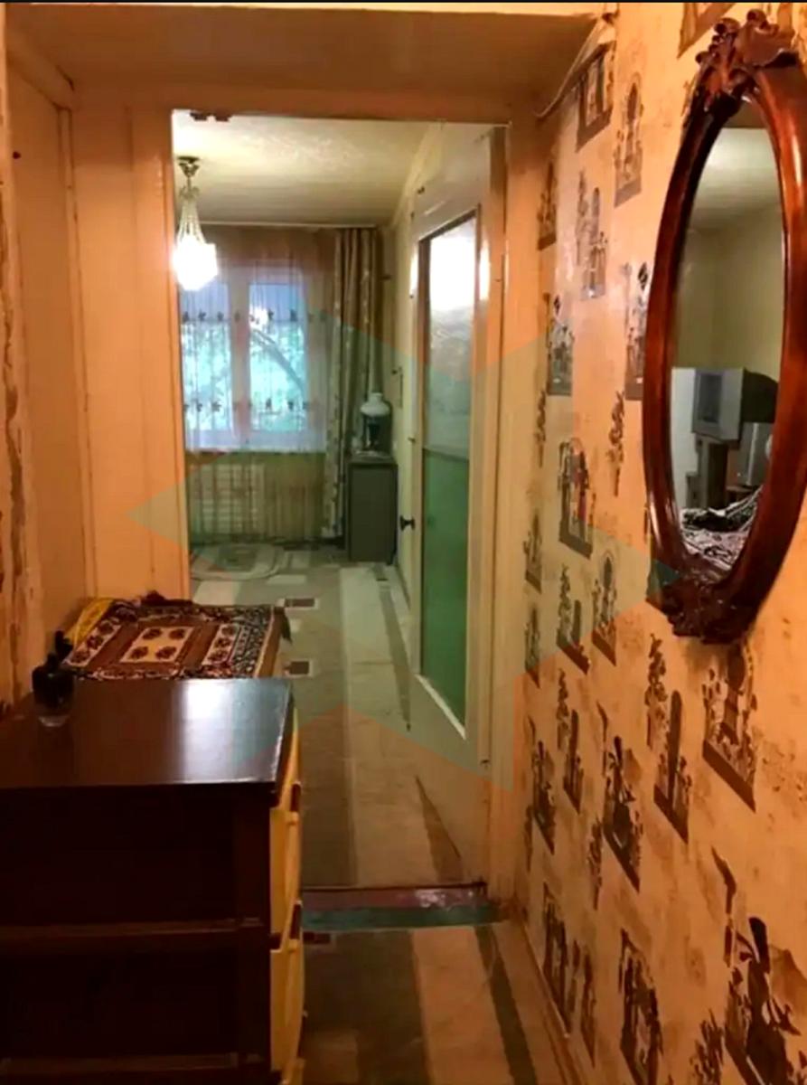 1867189772734383