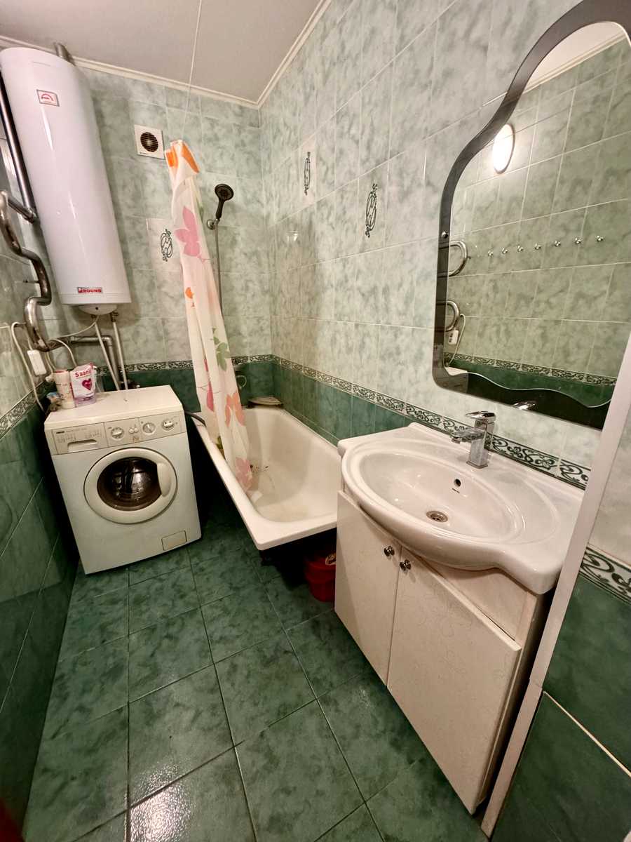 1867246784230367