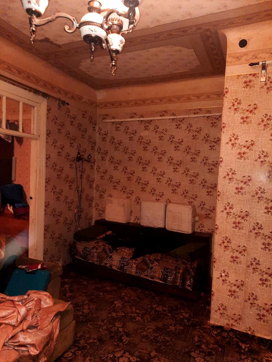 1867325525077373