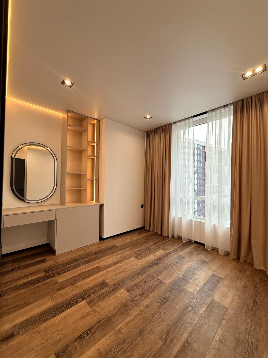 1867331903238679