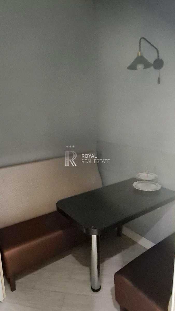 1867334837730436