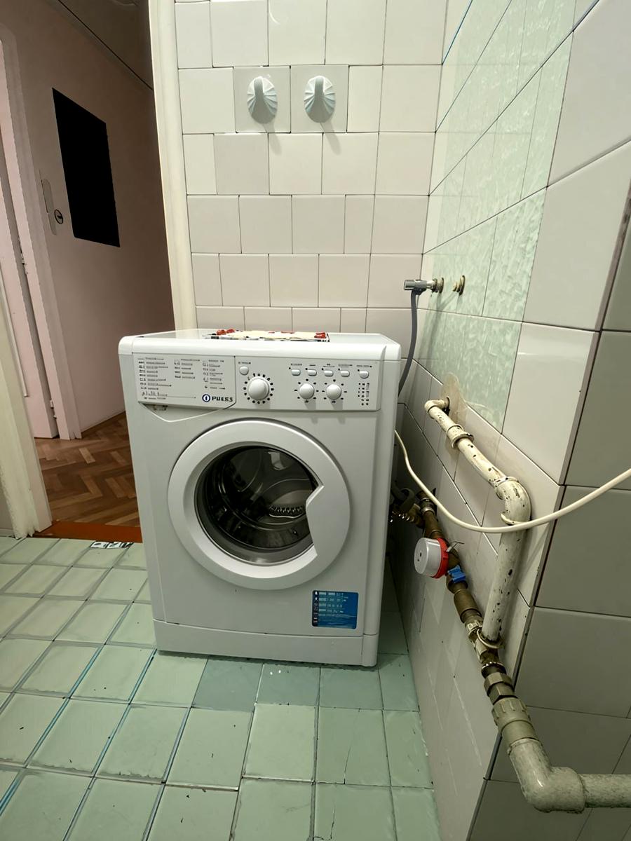 1867346743519869