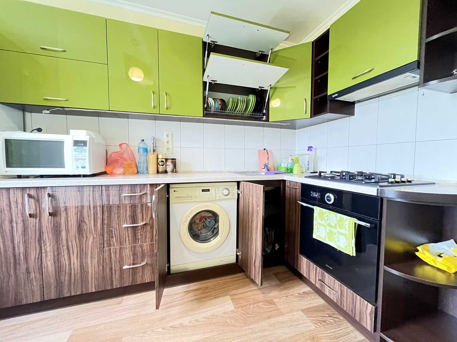 1867350507527376