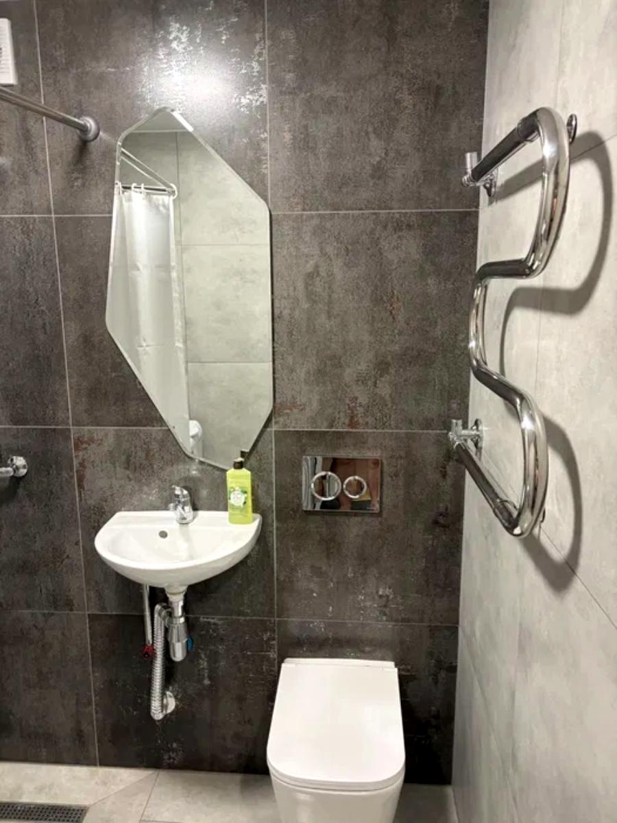 1867423578083068