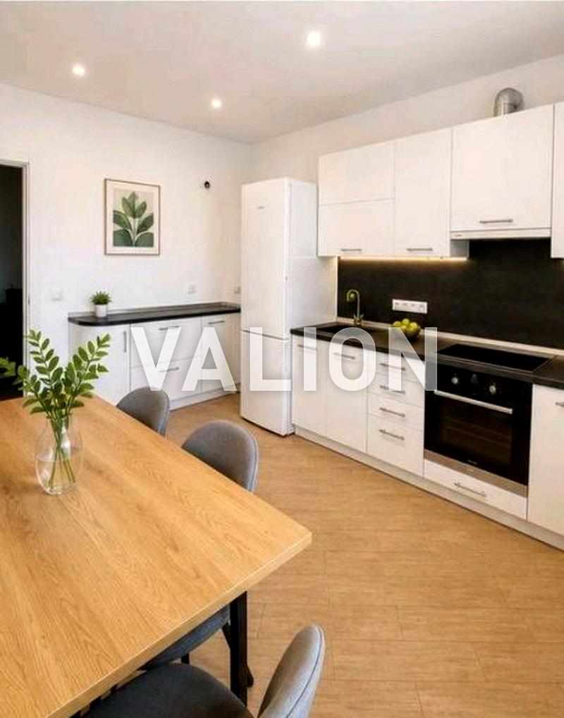 1867436654375854