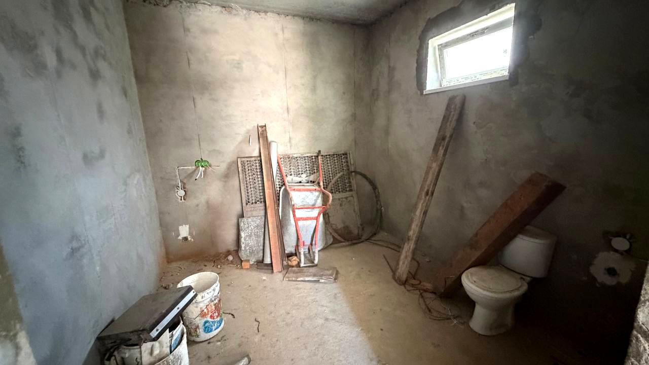 1867436850904940