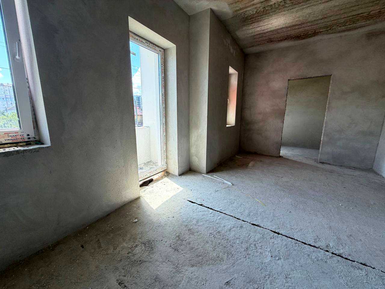 1867436965950640